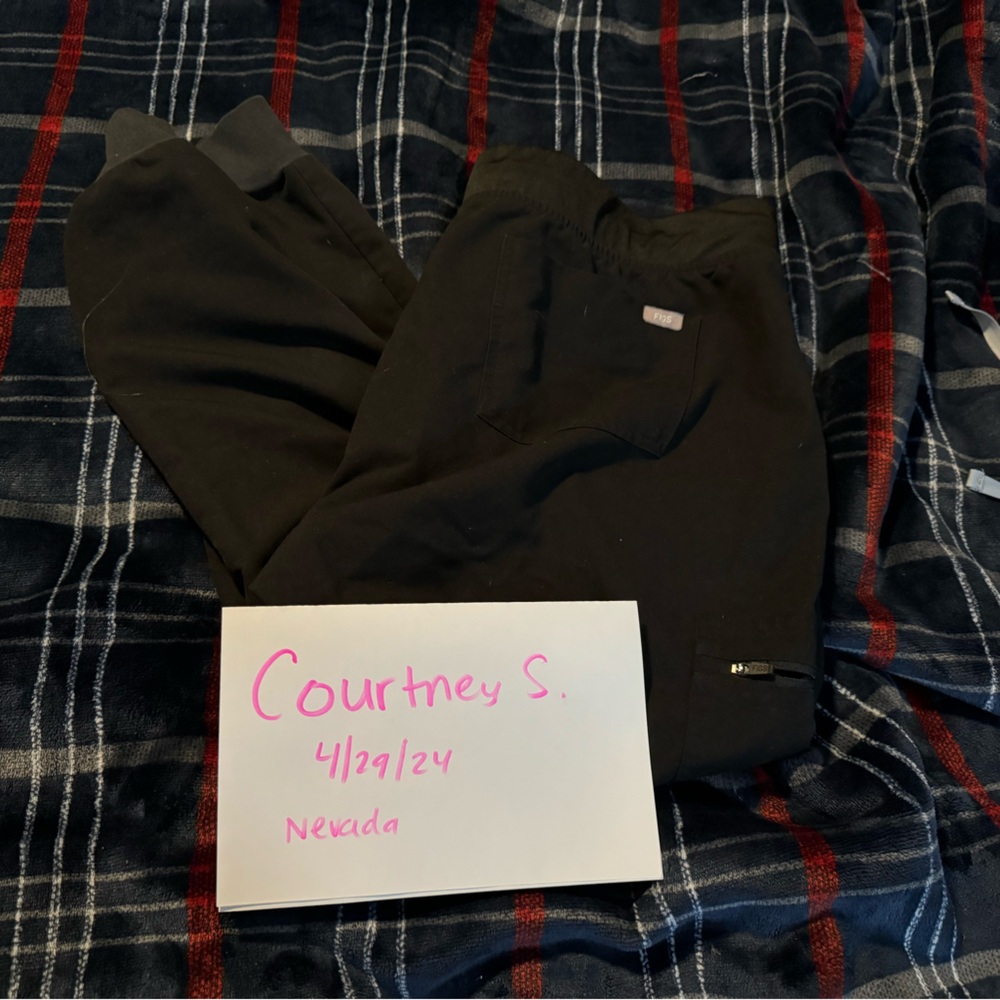 Figs black joggers xl